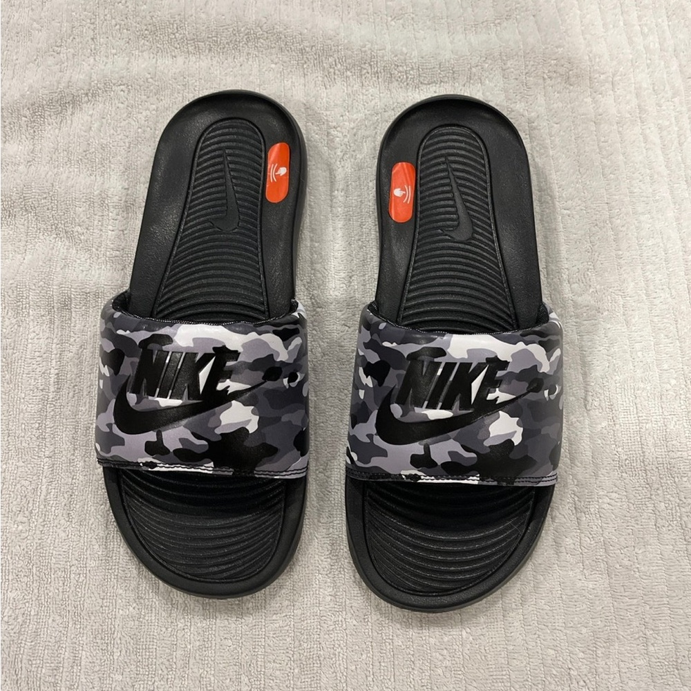 SOLD—Nike Victory One sports slides